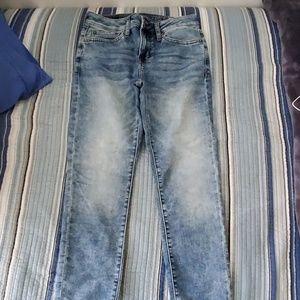 American Eagle Light Wash SkinnyJeans